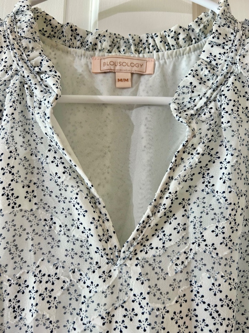 Blousology White Navy Floral Flutter Sleeve Blouse Medium